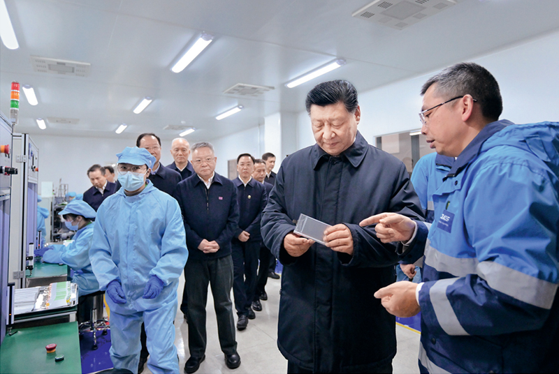 2024年3月18日至21日，中共中央总书记、国家主席、中央军委主席习近平在湖南考察。这是18日下午，习近平在中德合资企业巴斯夫杉杉电池材料有限公司考察。 新华社记者 谢环驰/摄